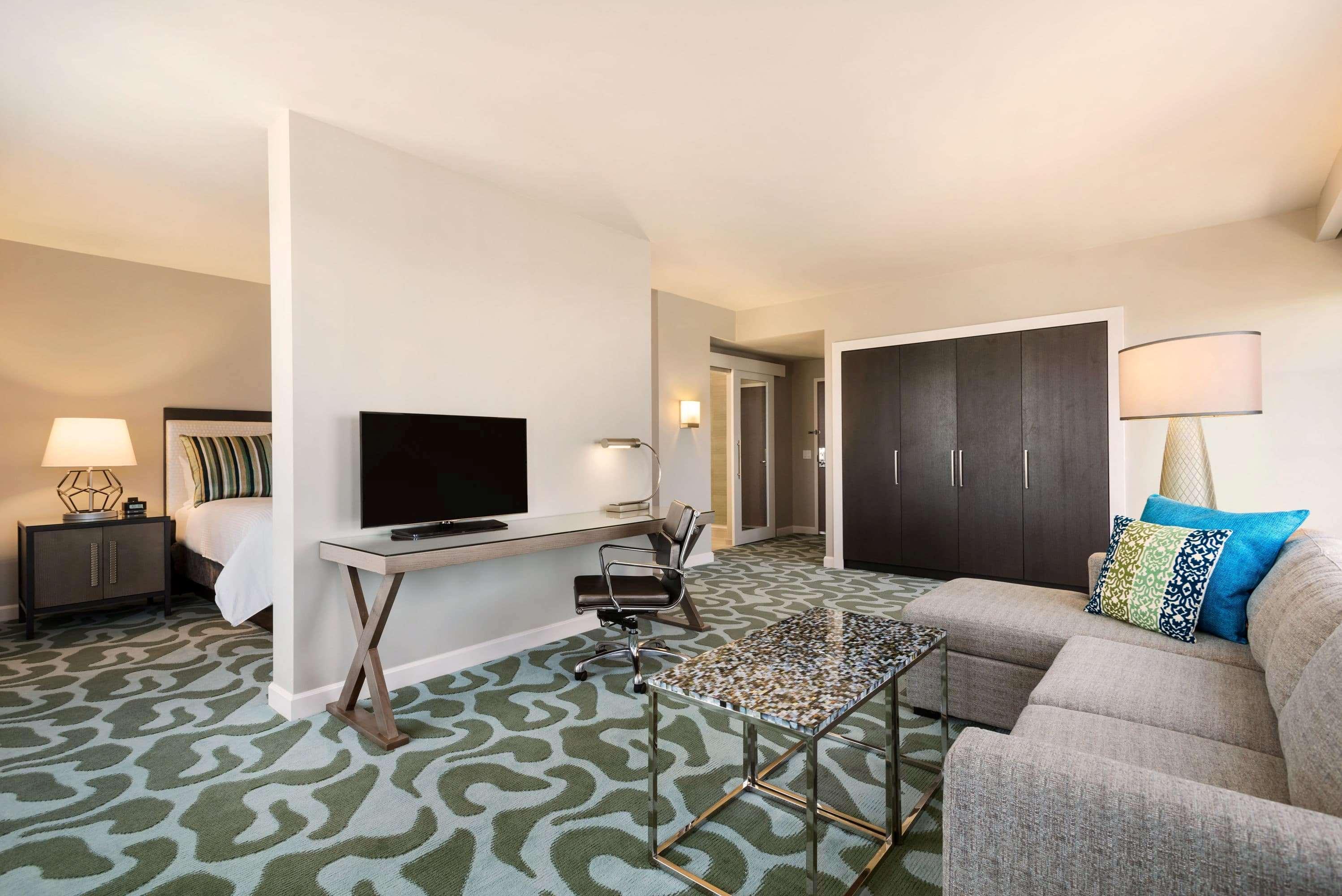 Wyndham Grand At Harbourside Place Hotel