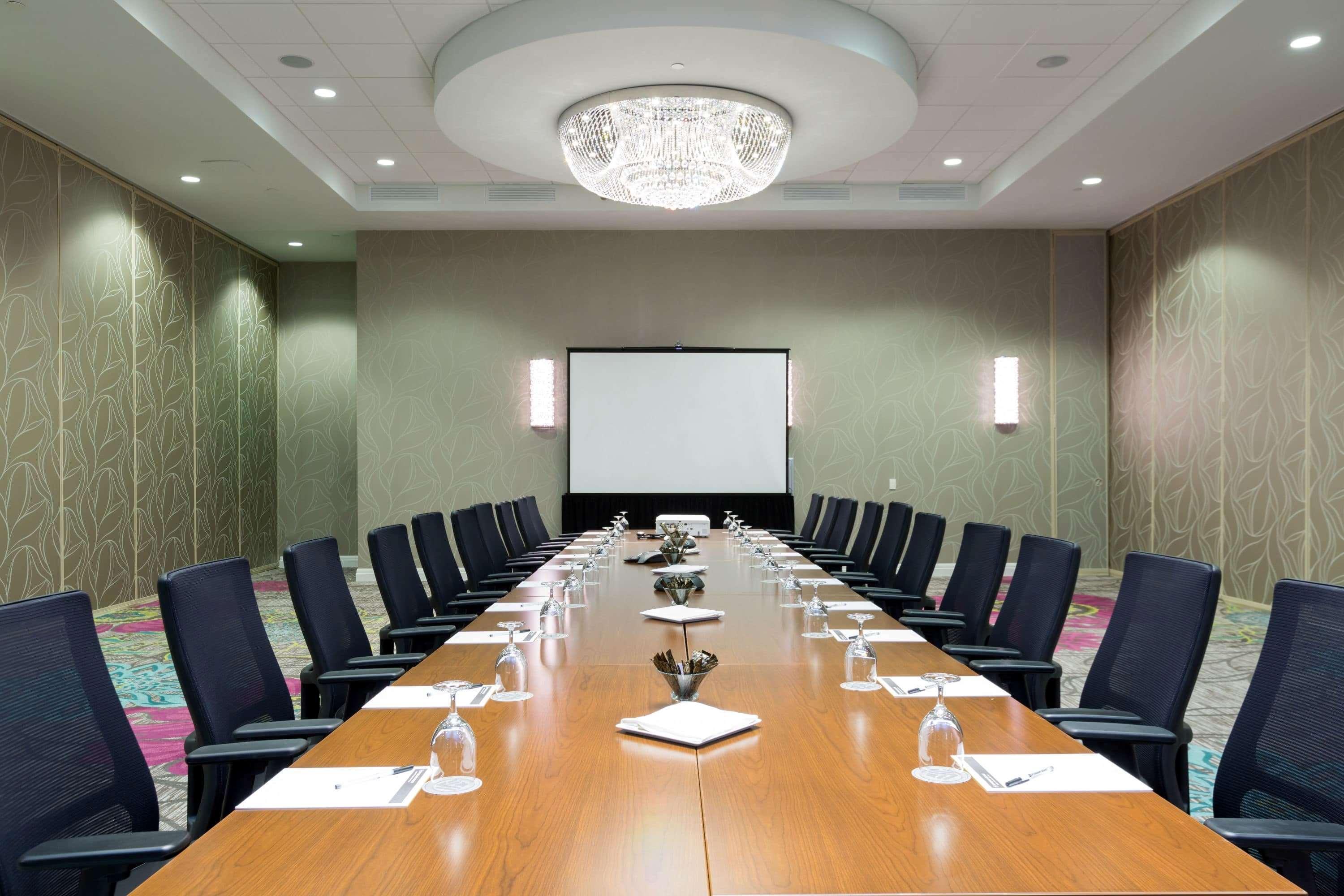 Wyndham Grand At Harbourside Place Hotel