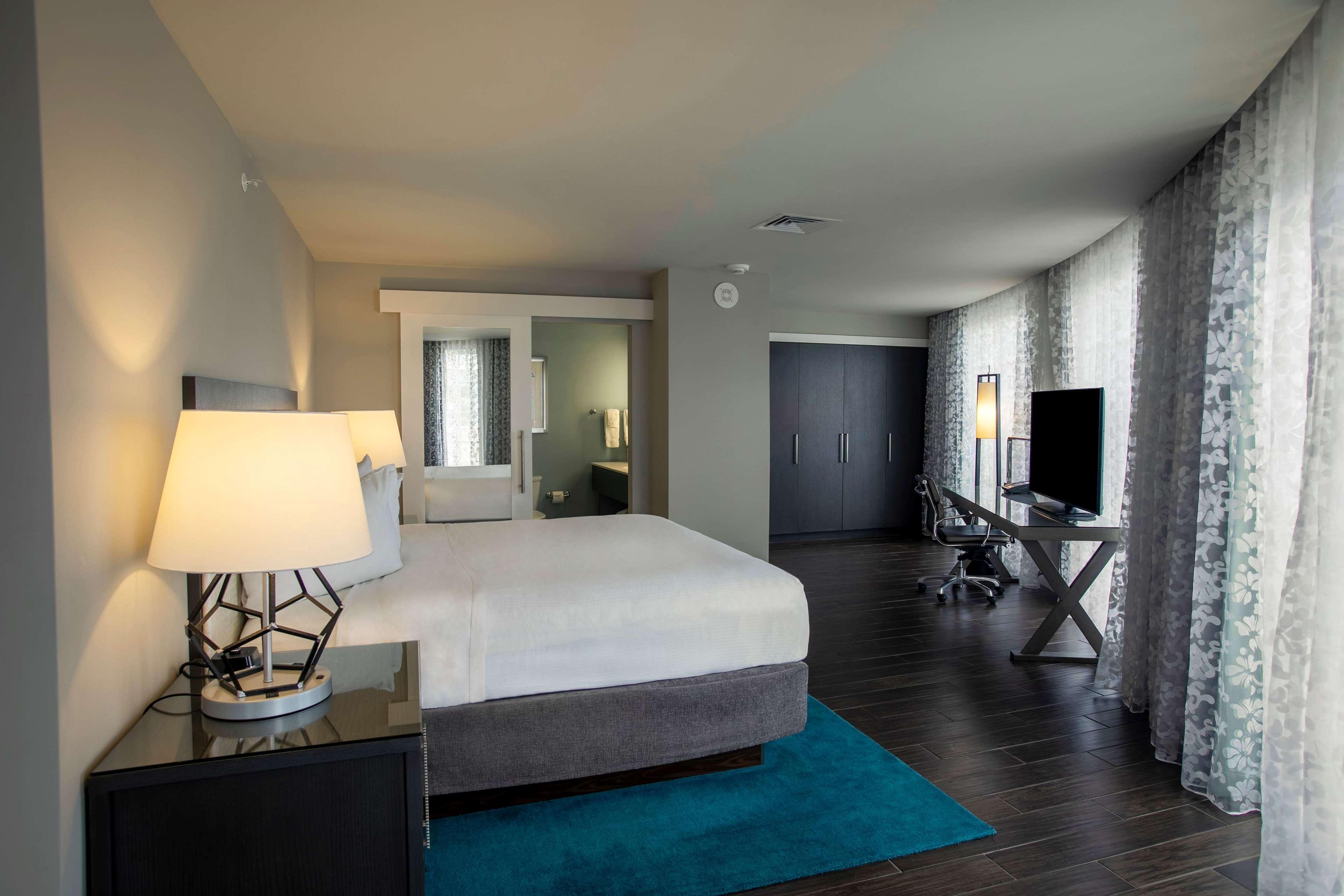 Wyndham Grand At Harbourside Place 4*