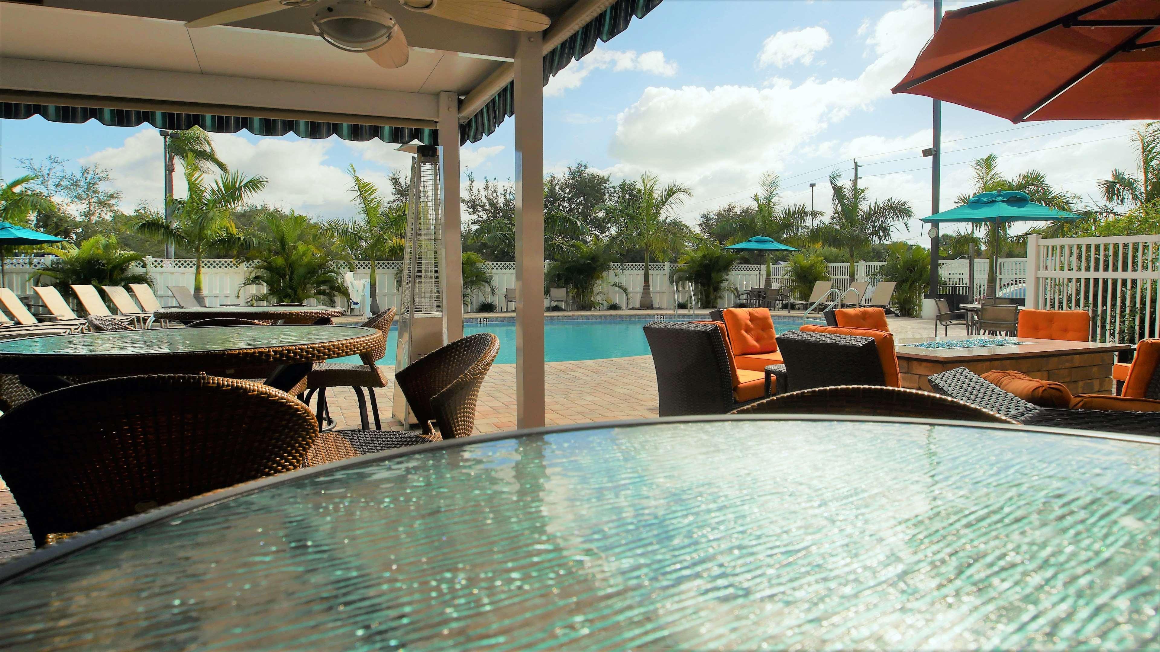 Spark By Hilton Sarasota Siesta Key Gateway Hotel Point O'Rocks