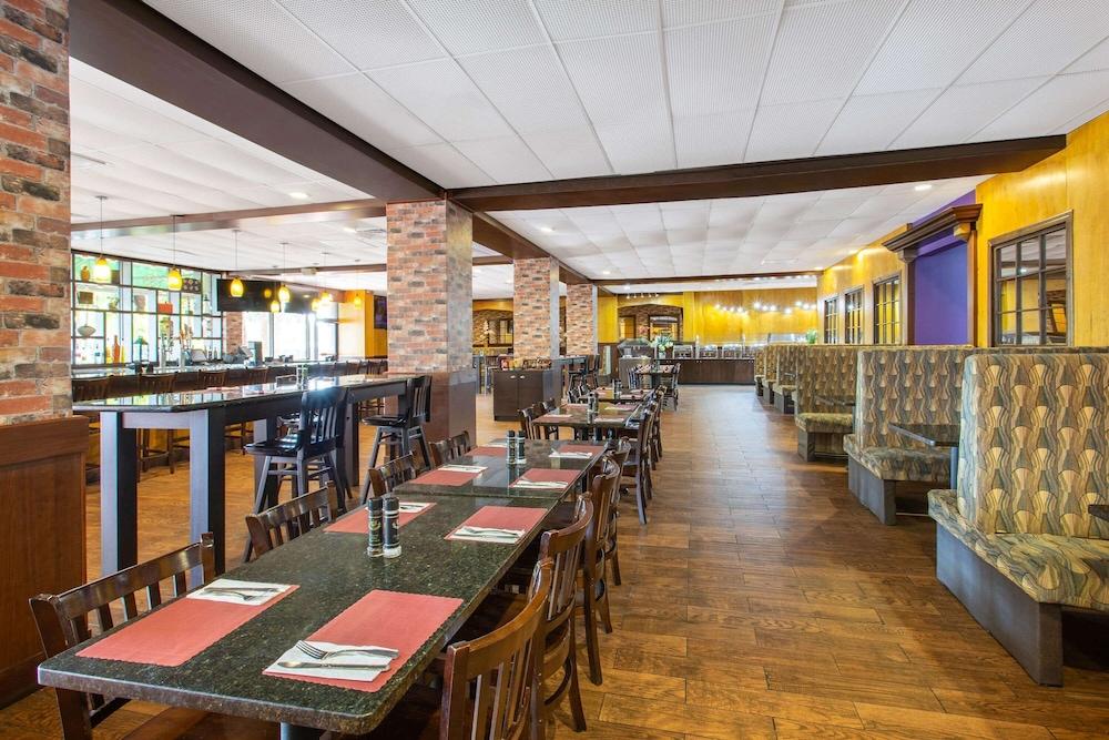 Ramada By Wyndham Westshore Airport South