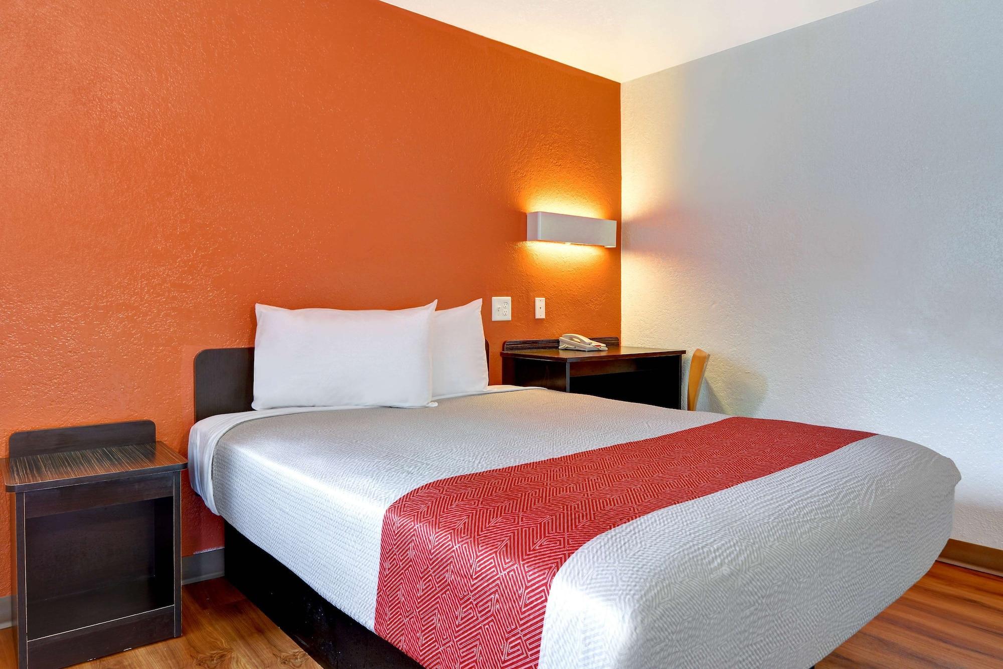 Hotel 6 Dania