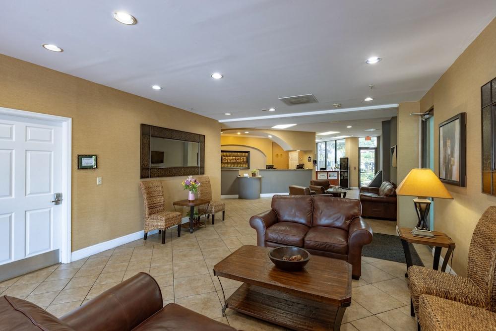 Enclave Suites, A Staysky & Near Universal Hotel 3*