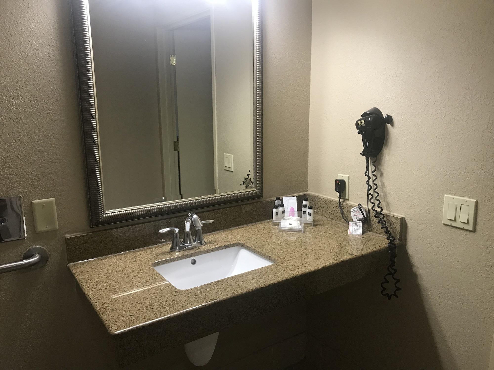 Country & By Radisson, Airport North, Fl Hotel 3*
