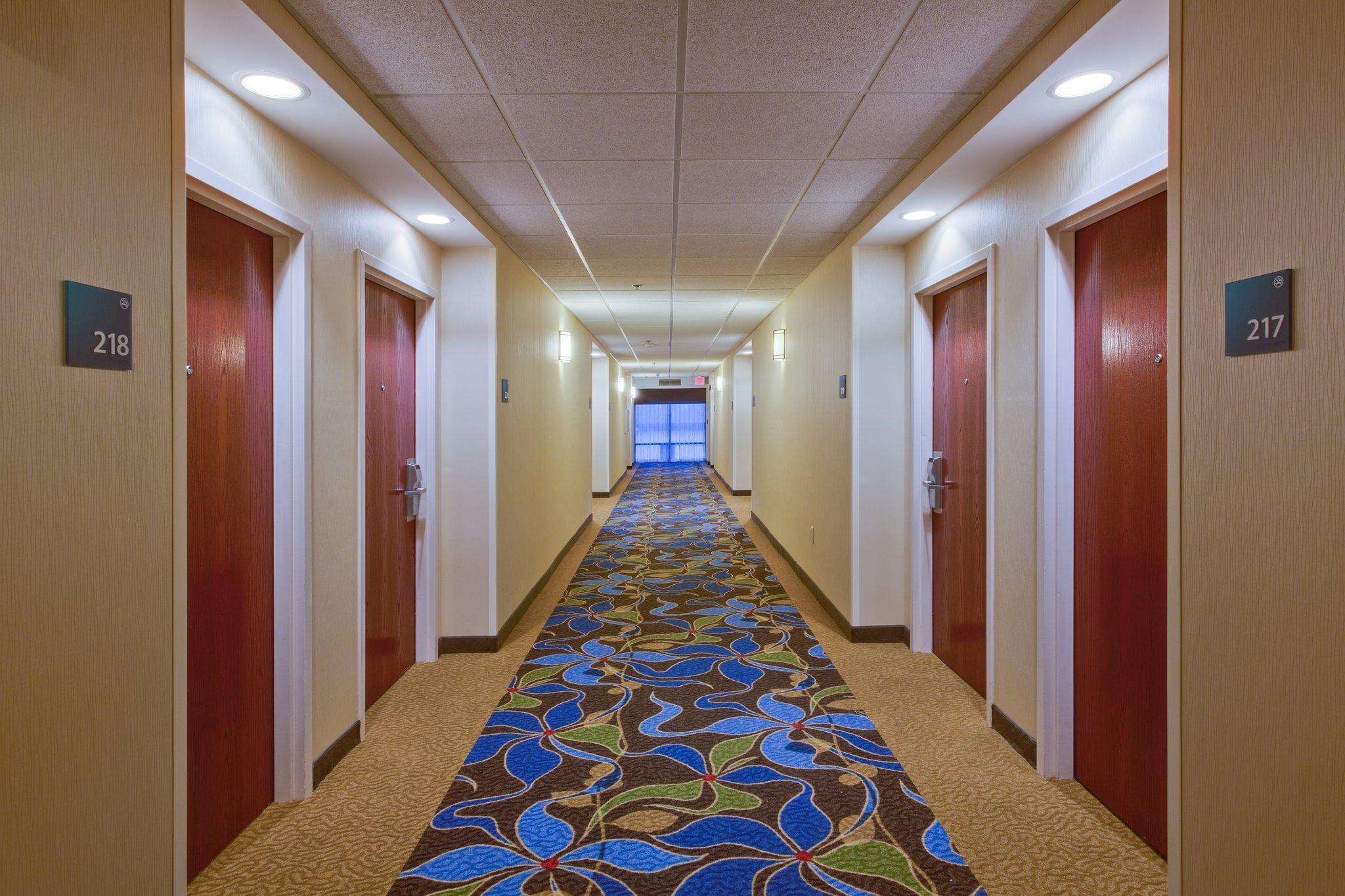 Hotel Express & Tampa-oldsmar By Ihg 2*