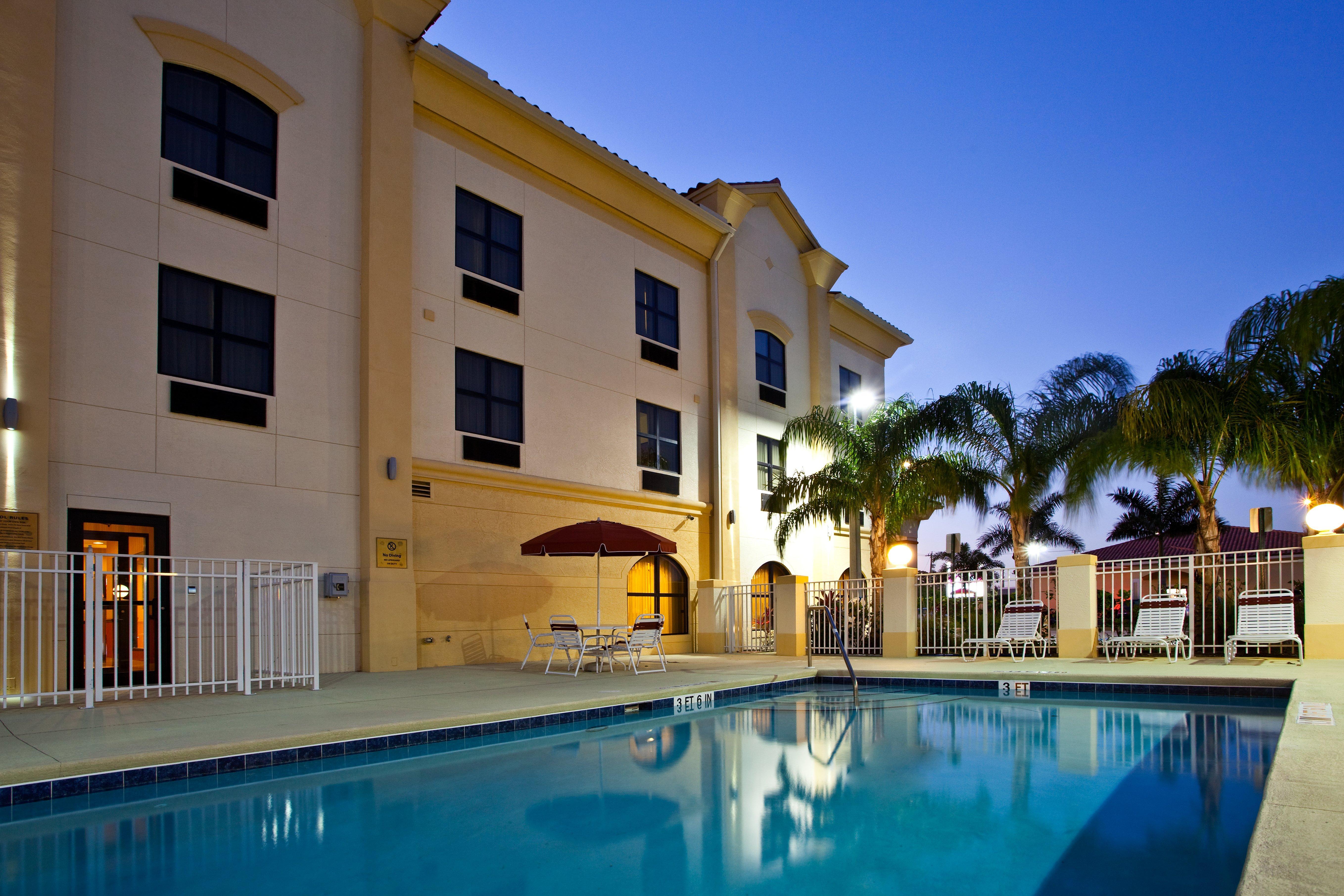 Hotel Express Stuart By Ihg 3*