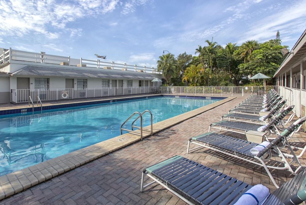 Days By Wyndham Miami Airport North Hotel