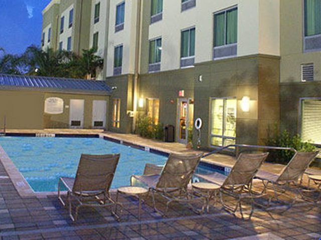 Fairfield & Lauderdale Airport & Cruise Port Hotel