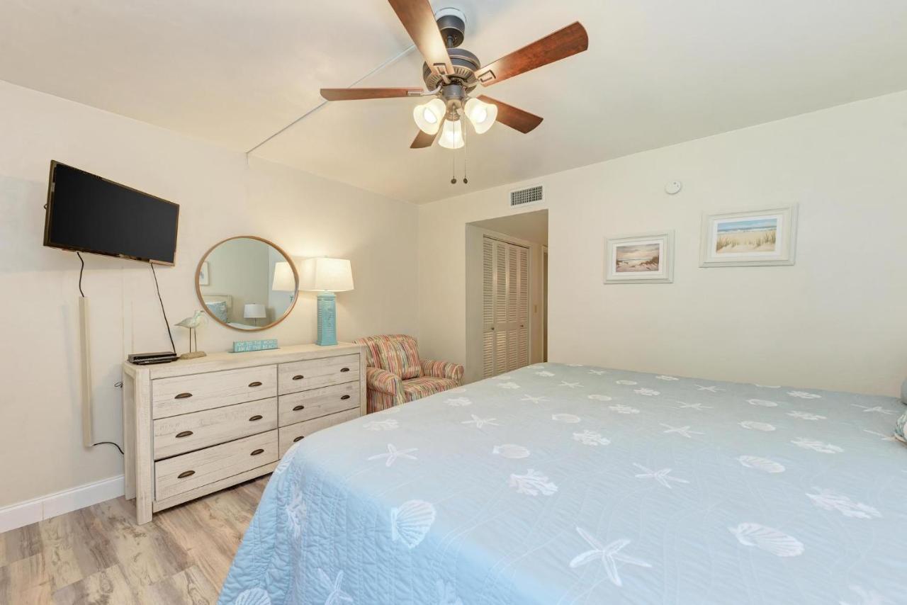 Anna Maria Island Runaway Tropical Dream-one Minute Walk To The Beach-heated Pool