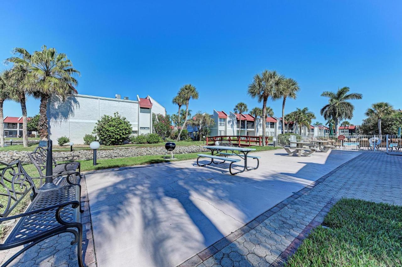 Anna Maria Island Runaway Tropical Dream-one Minute Walk To The Beach-heated Pool Apartment Bradenton Beach