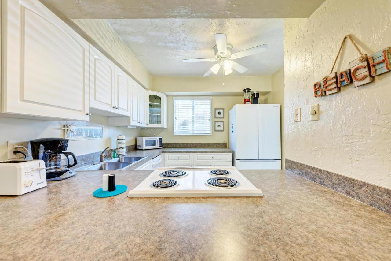 Anna Maria Island Runaway Tropical Dream-one Minute Walk To The Beach-heated Pool Apartment Bradenton Beach