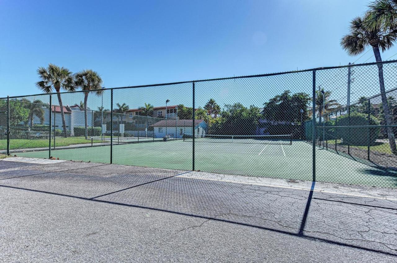 Apartment Anna Maria Island Runaway Tropical Dream-one Minute Walk To The Beach-heated Pool Bradenton Beach