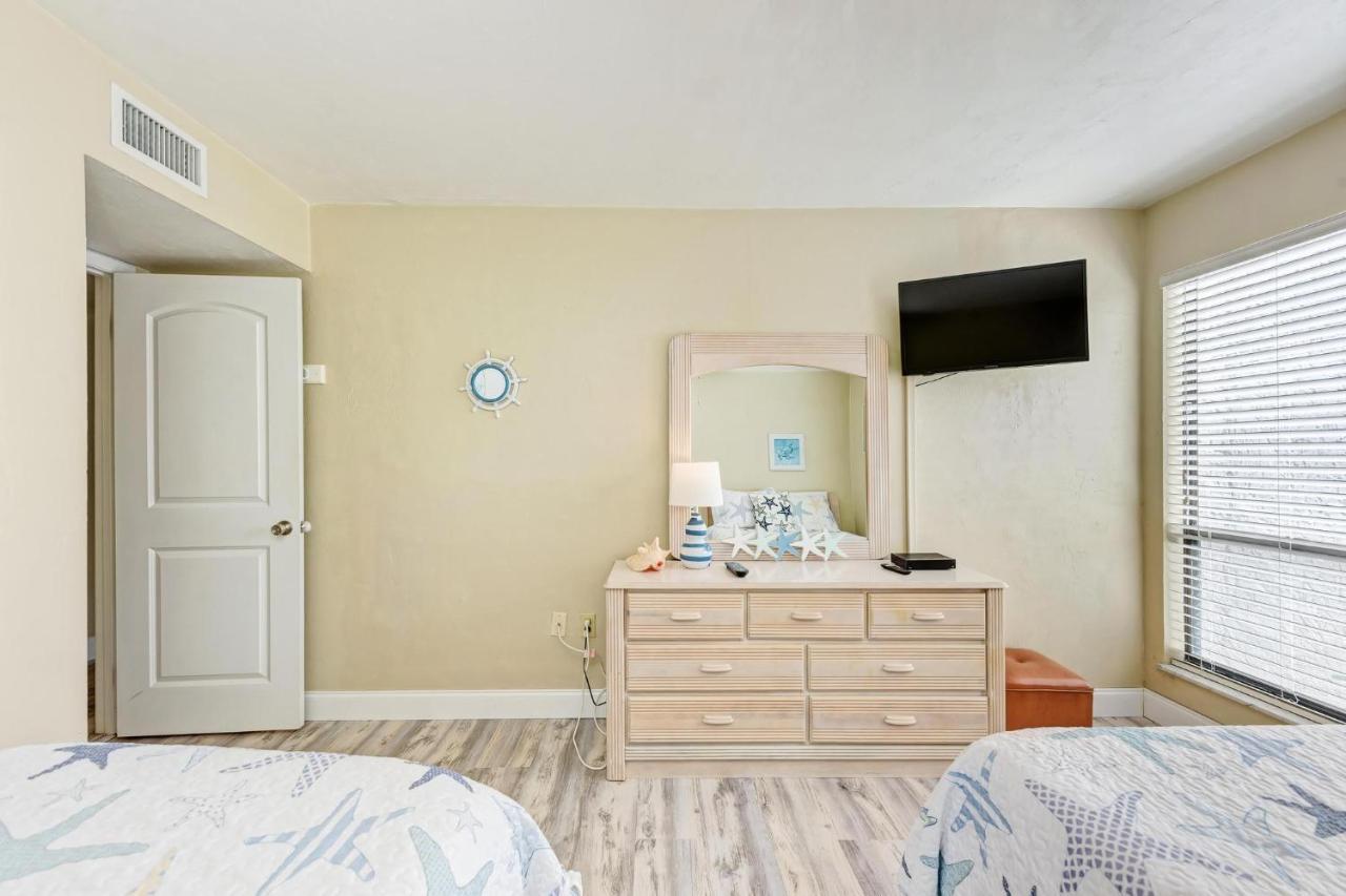 Apartment Anna Maria Island Runaway Tropical Dream-one Minute Walk To The Beach-heated Pool Bradenton Beach