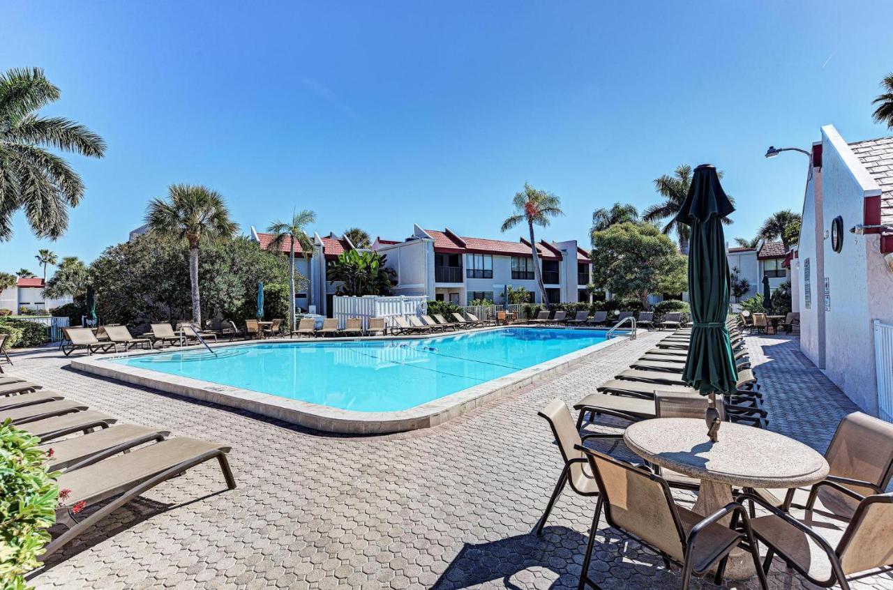 Anna Maria Island Runaway Tropical Dream-one Minute Walk To The Beach-heated Pool Apartment Bradenton Beach