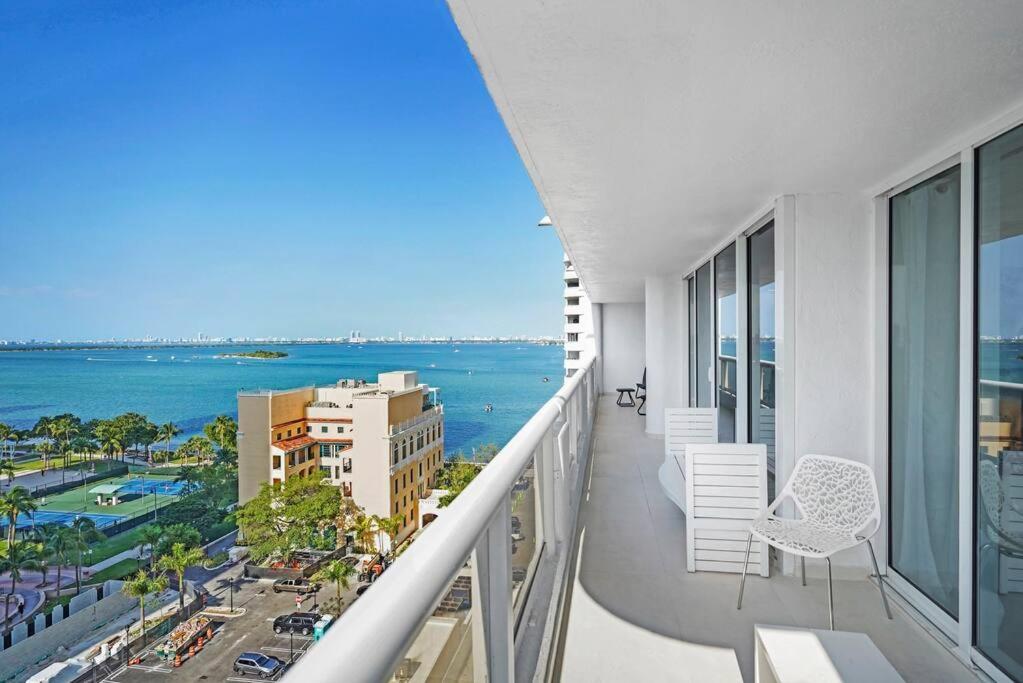 Of Dreams! Renovated With Water & Park Views Apartment *