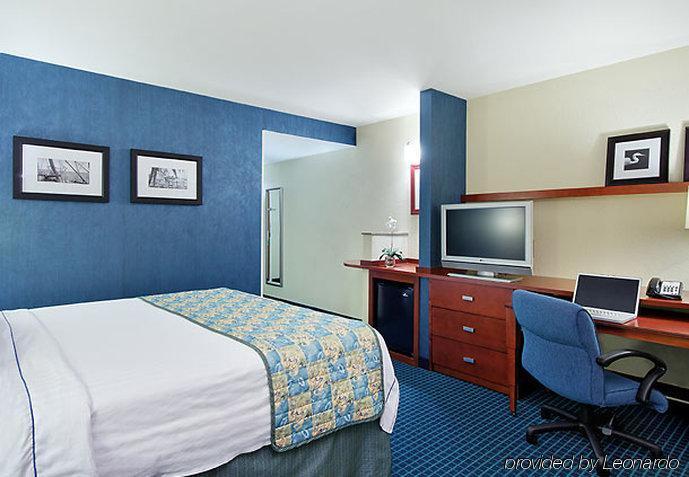 Courtyard Myers At I-75 And Gulf Coast Town Center Hotel