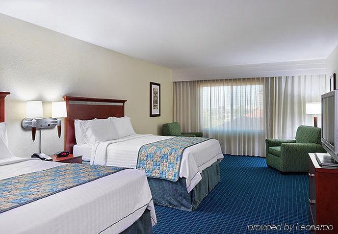 Hotel Courtyard Myers At I-75 And Gulf Coast Town Center 3*