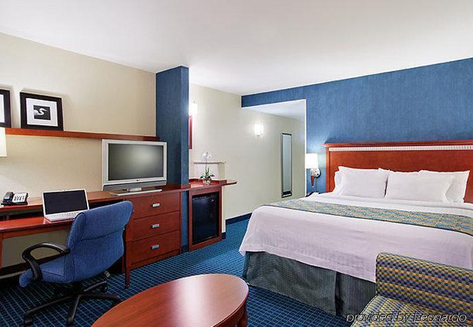 Courtyard Myers At I-75 And Gulf Coast Town Center Hotel 3*