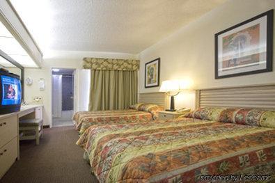 Baymont By Wyndham Near Busch Gardens Hotel 2*