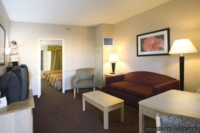 Baymont By Wyndham Near Busch Gardens 2* Tampa