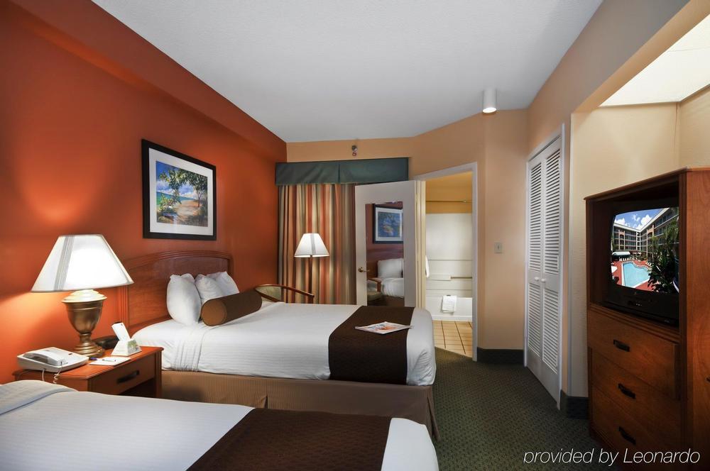 Western Deerfield & 3* Deerfield Beach