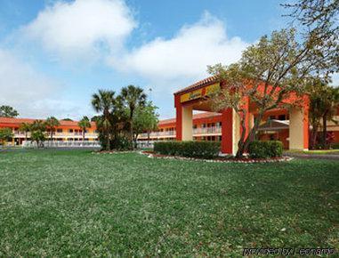 Super 8 By Wyndham *