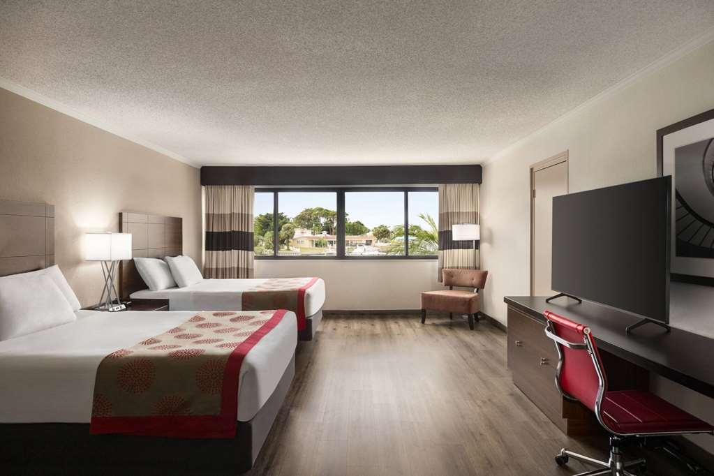 Ramada By Wyndham Waterfront Hotel Sarasota