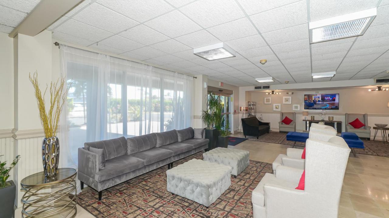 Waterfront Room, Heated Pool, Tiki Bar & Grill Aparthotel Sarasota