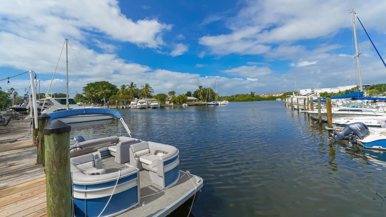 Aparthotel Waterfront Room, Heated Pool, Tiki Bar & Grill *