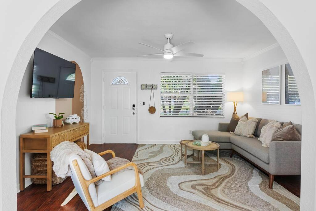 Holiday home Sunny Palm W/ Hot Tub + Fire Pit + Grill + 10 To Beach!