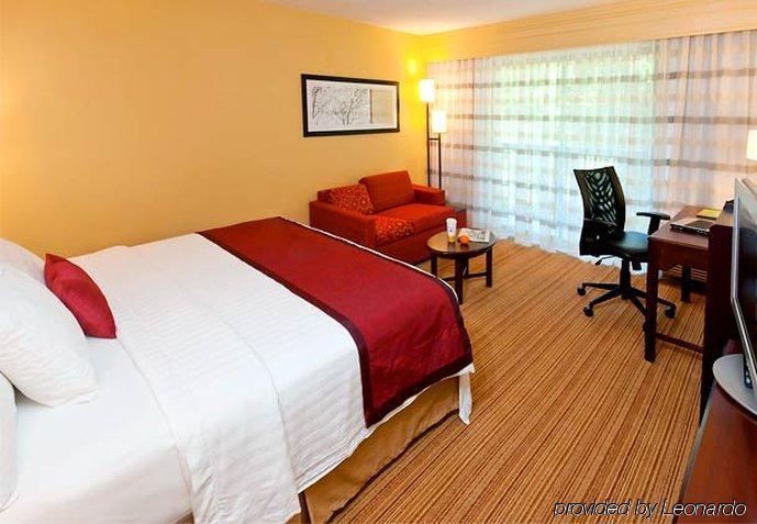 Courtyard By Marriott Hotel 3*