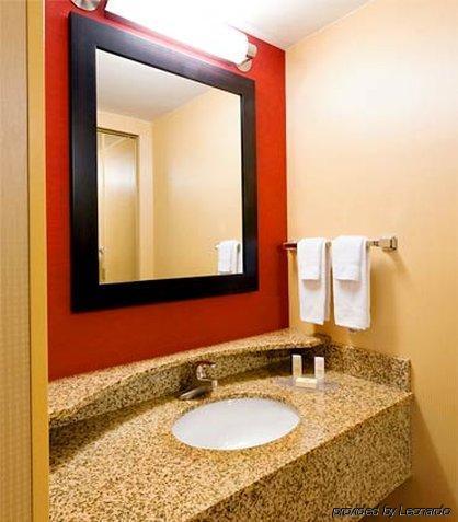 Courtyard By Marriott Hotel