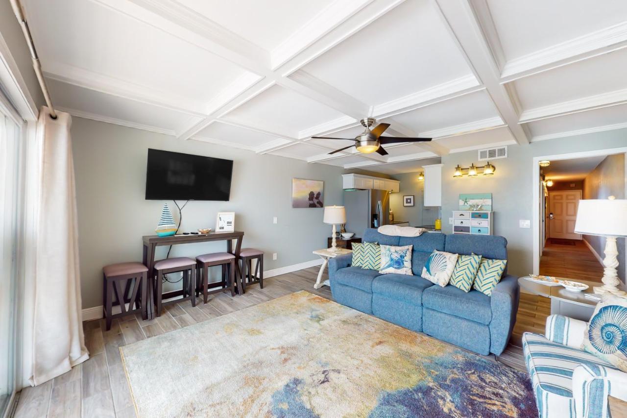 The Summit 1022 Apartment