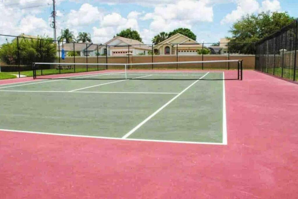 Apartment Ultimate Vacation Near Townhouse *
