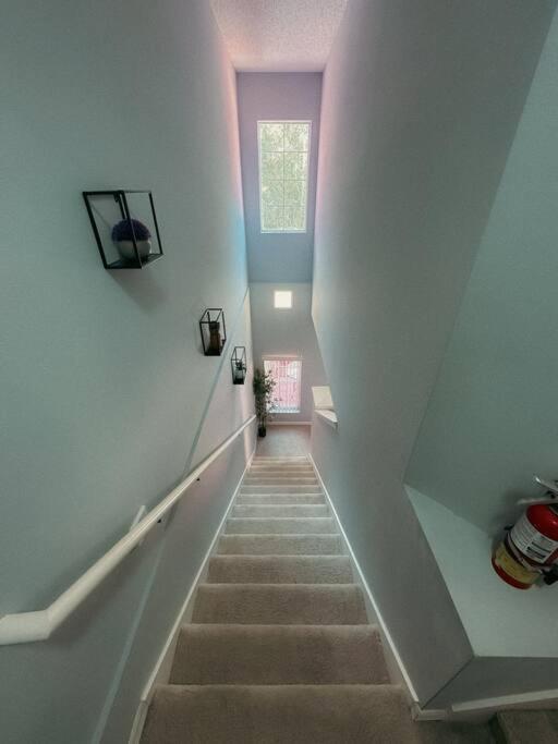 Apartment Ultimate Vacation Near Townhouse *