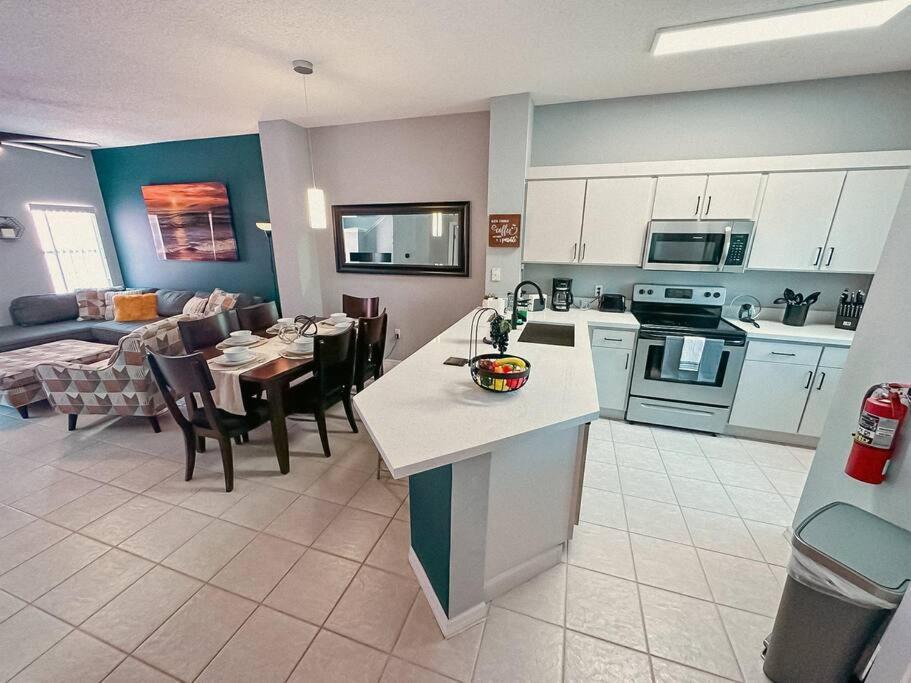 Ultimate Vacation Near Townhouse Apartment *
