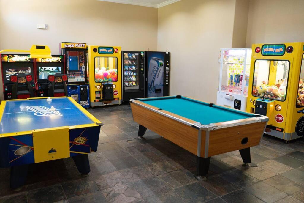 Apartment Ultimate Vacation Near Townhouse *