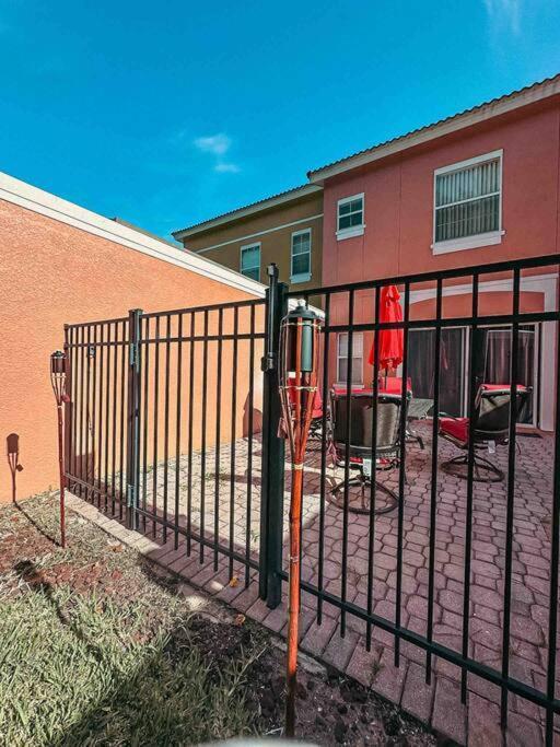 Apartment Ultimate Vacation Near Townhouse