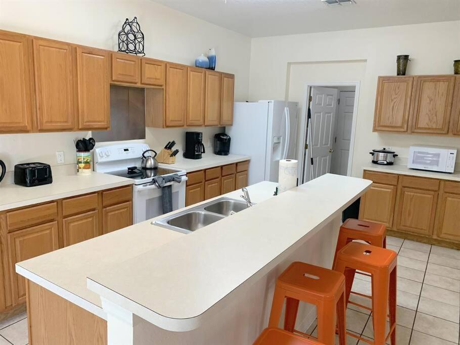 Family Home, Pool, Spa, Near Champions Gate -283 Holiday home Davenport