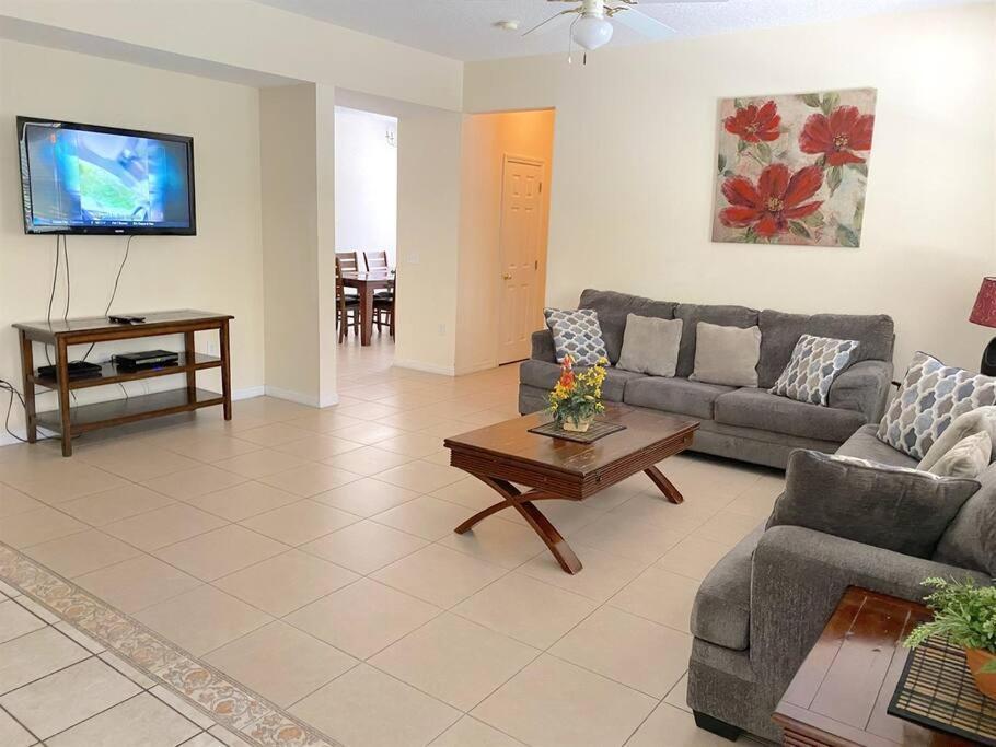 Family Home, Pool, Spa, Near Champions Gate -283 Holiday home