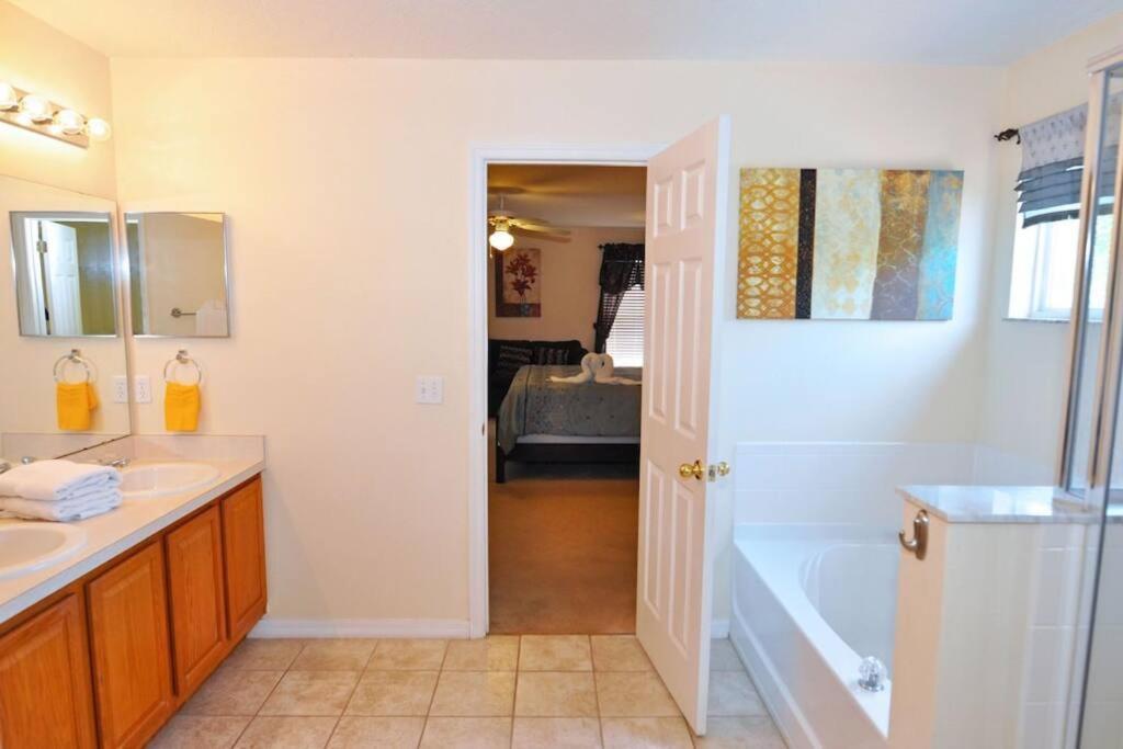 Family Home, Pool, Spa, Near Champions Gate -283 Holiday home Davenport