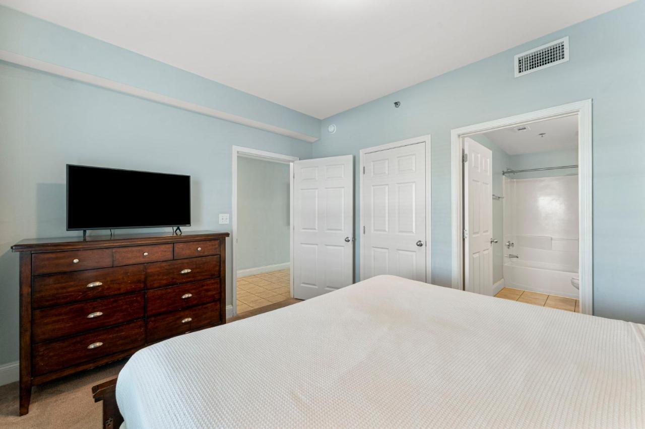 Laketown Wharf 1115