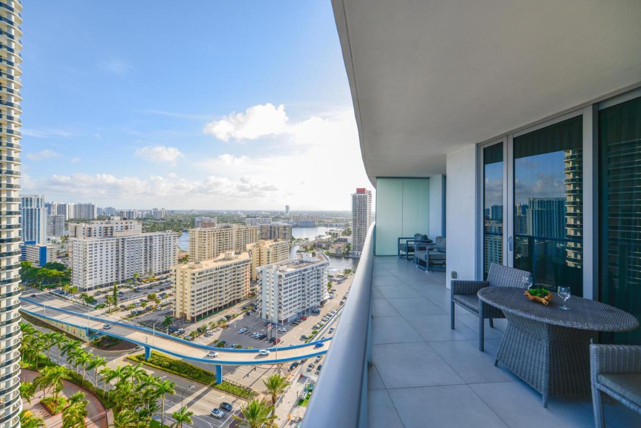 Beachside With A Mesmerizing Ocean View Apartment