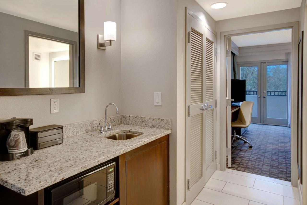 Hotel Embassy By Hilton Baymeadows Jacksonville