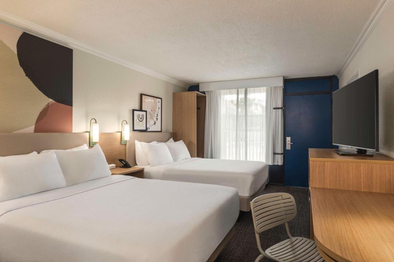 Hotel Spark By Hilton Sarasota Siesta Key Gateway 3*