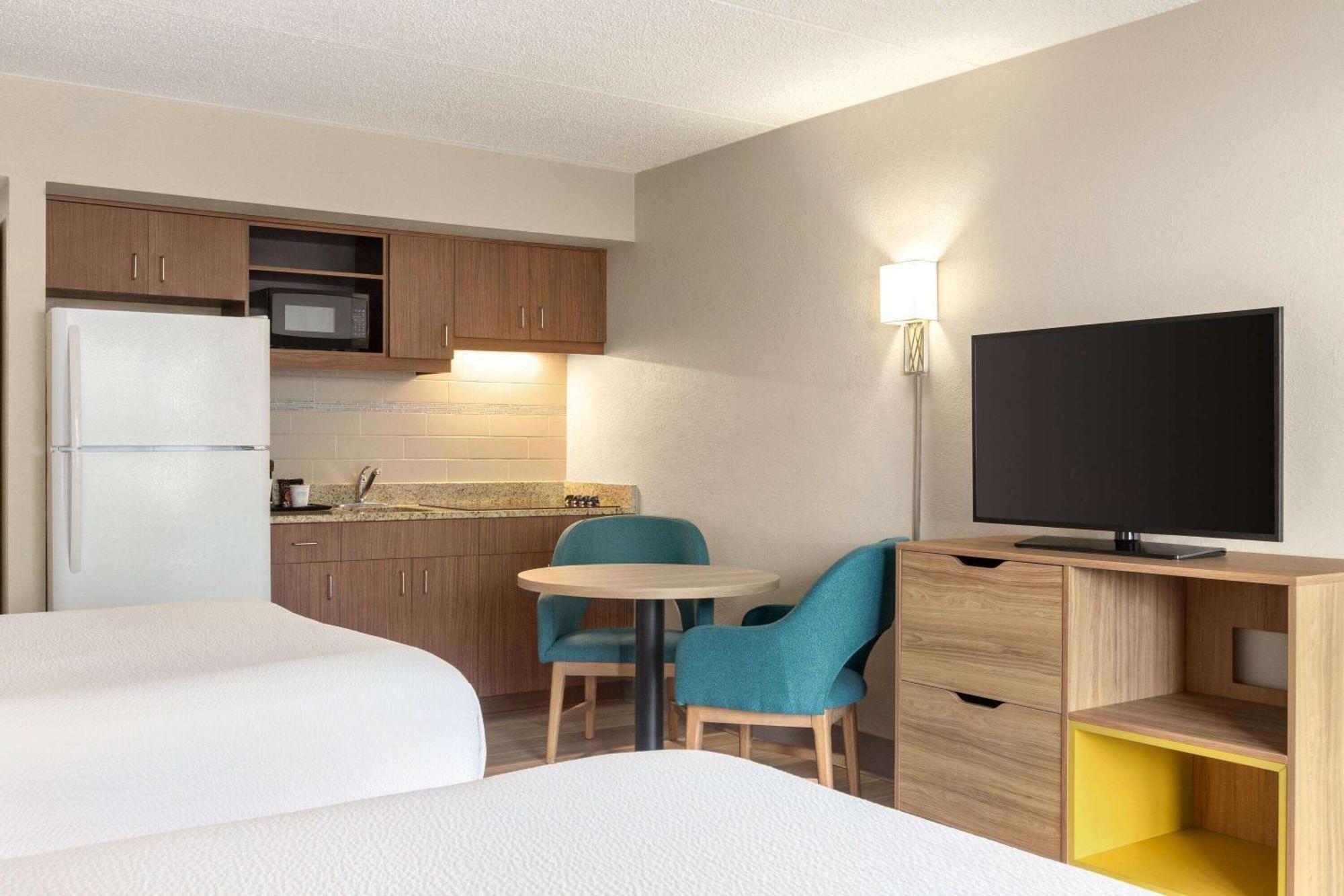 Motel Days By Wyndham Cocoa Port Canaveral 2*