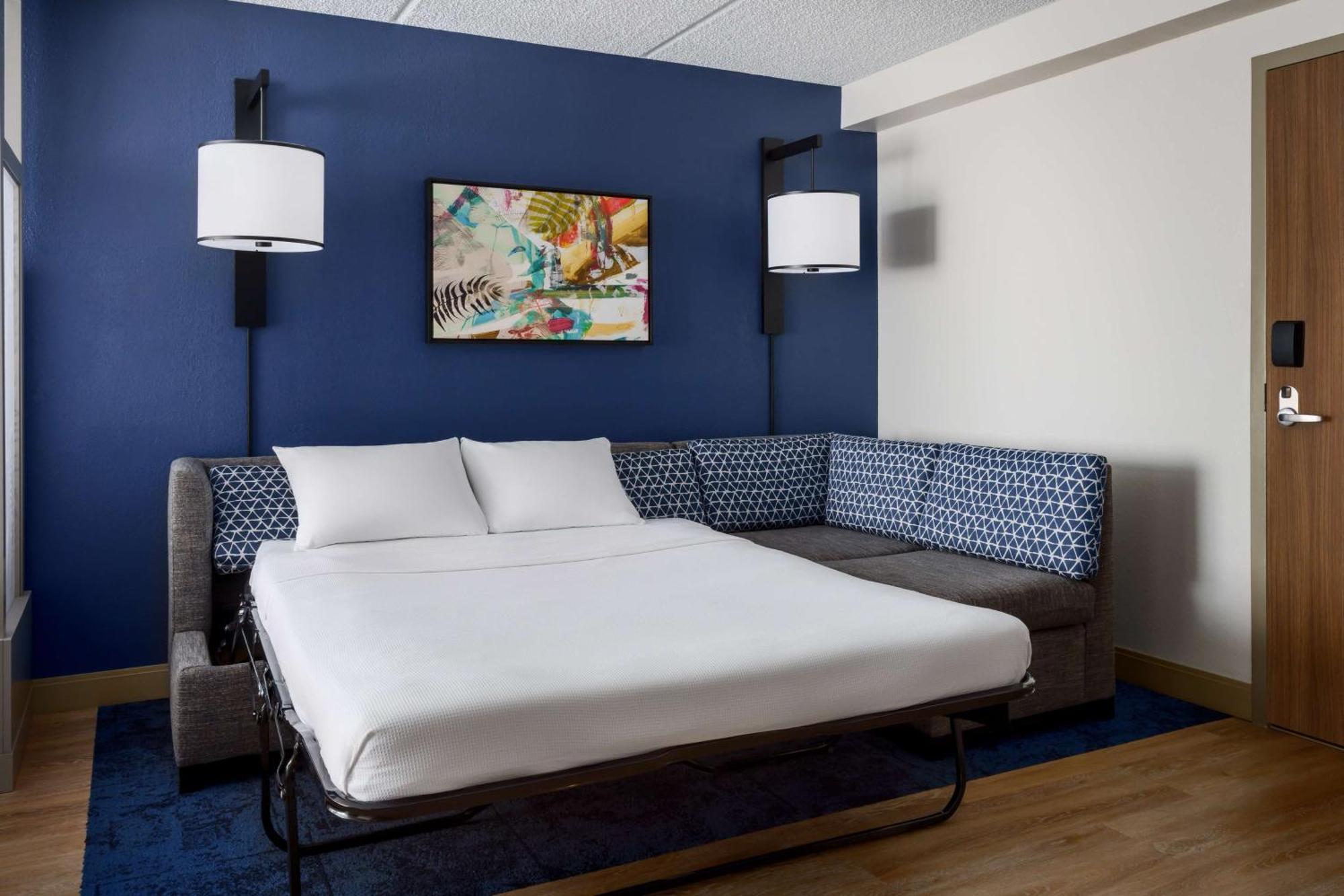 Hyatt Place Across From Universal Hotel Orlando