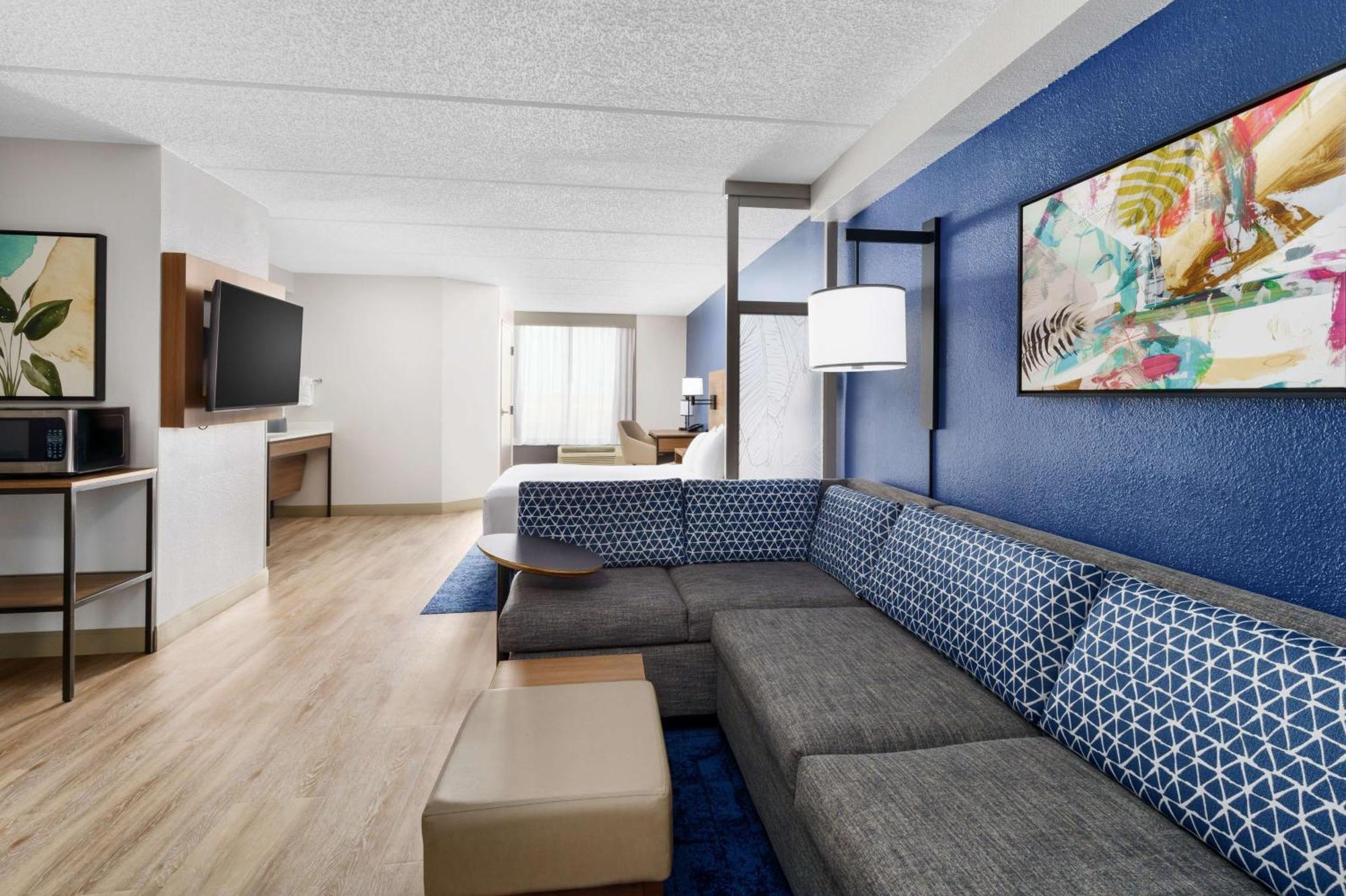 Hyatt Place Across From Universal 3*