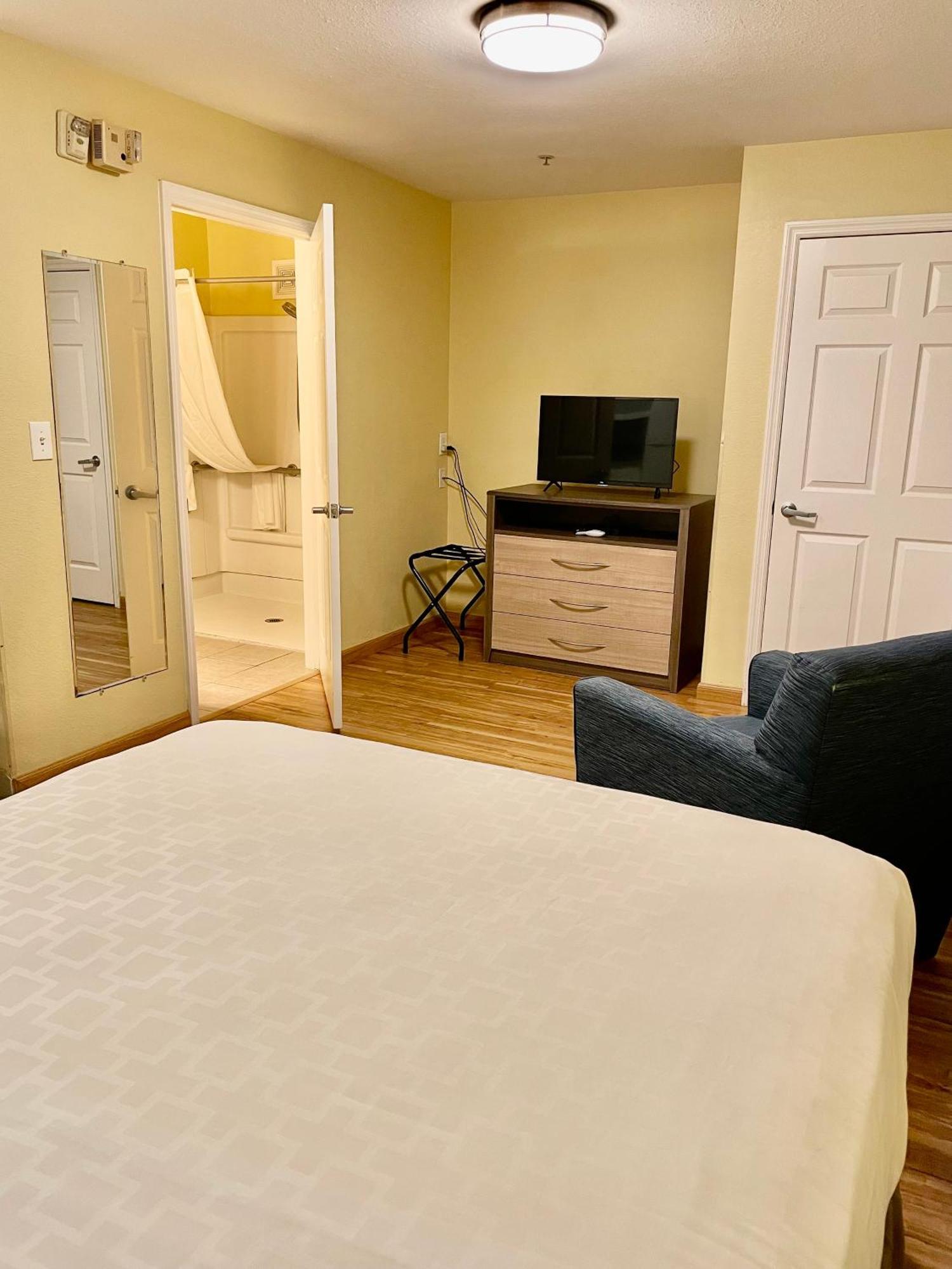 Suburban Myers Cape Coral Hotel