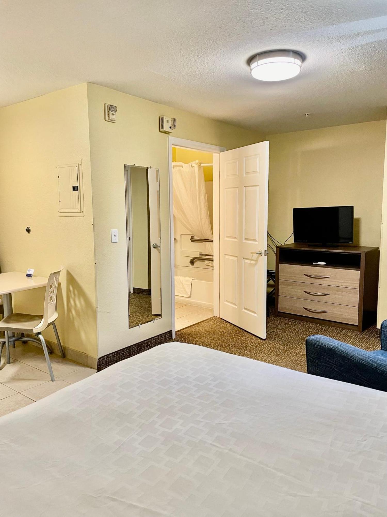 Suburban Myers Cape Coral Hotel